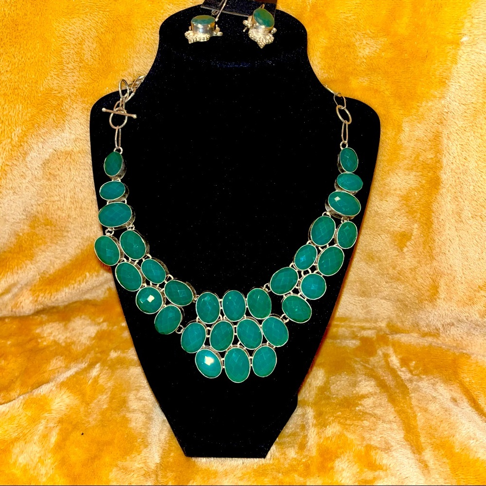 Sale-Real cut faceted green onyx stone bib necklace